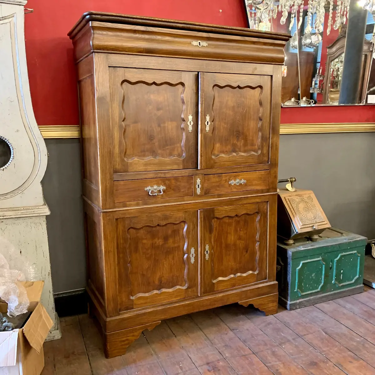Louis Philips Cabinet 4 Doors 1
