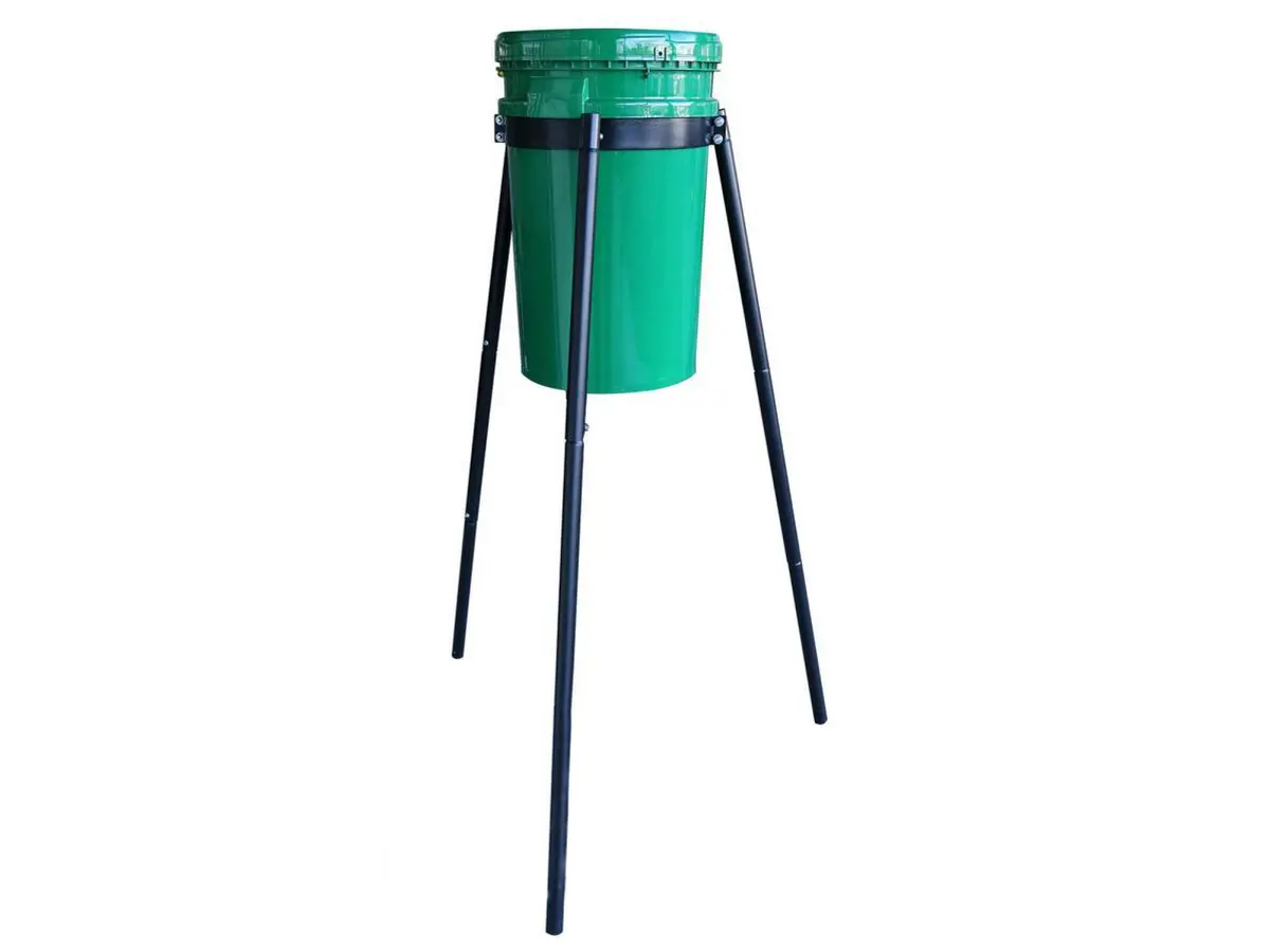 Quack Magnet Stand And Bucket Only 1