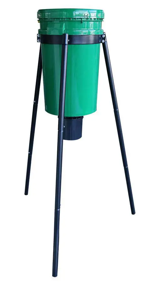 Quack Magnet Auto Feeder With Stand & Bucket 1