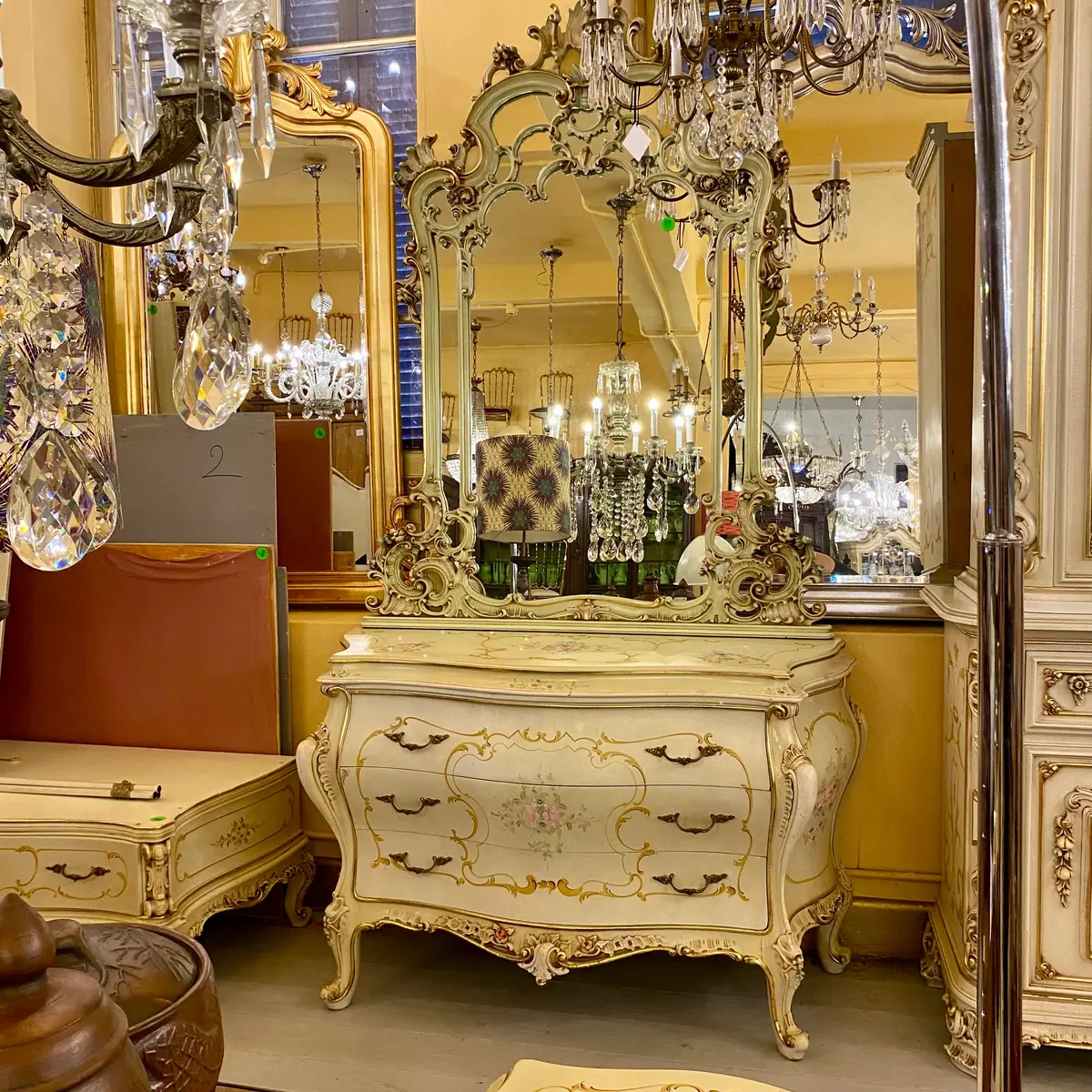 Beautiful Antique Italian Gilt Dresser And Mirror Console 1