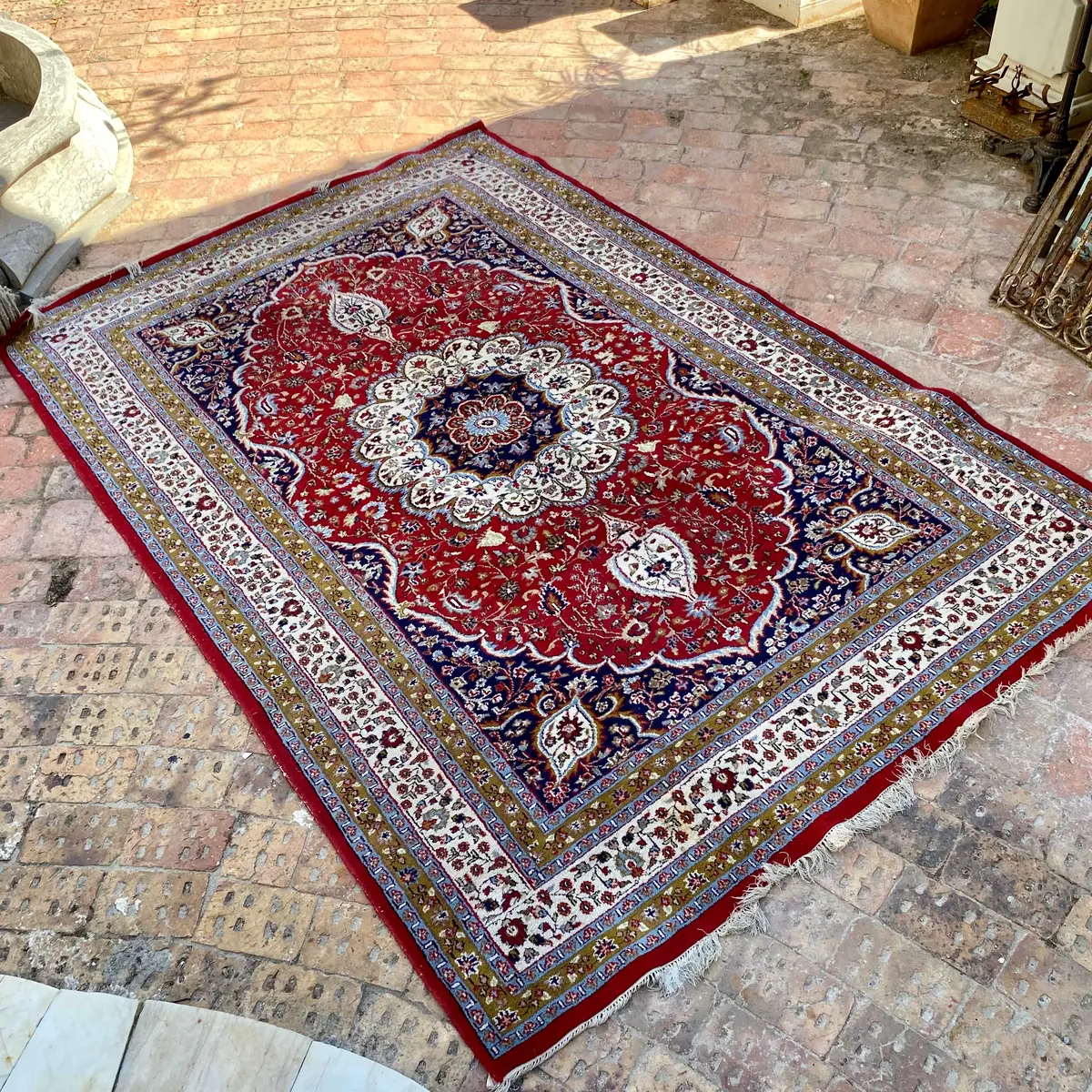 Beautiful Bright Vintage Rug 2