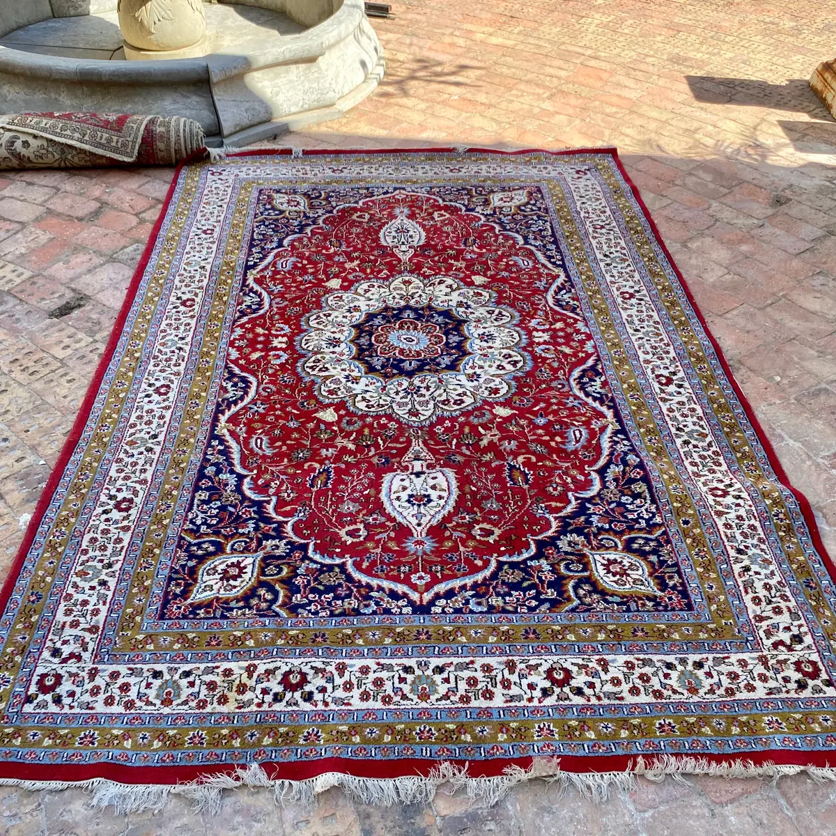 Beautiful Bright Vintage Rug 1