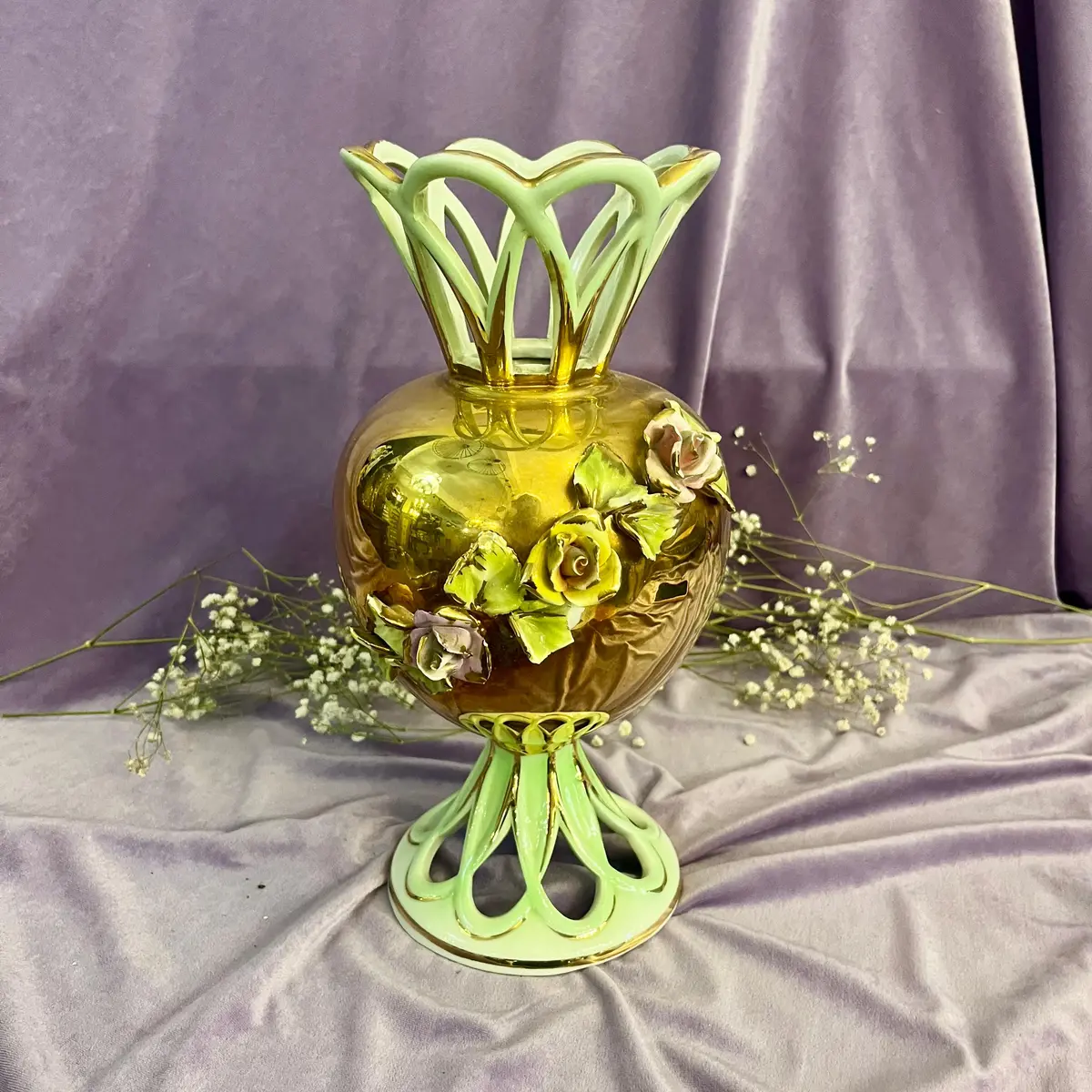 Capodimonte Gilt Vase With Porcelain Roses 1