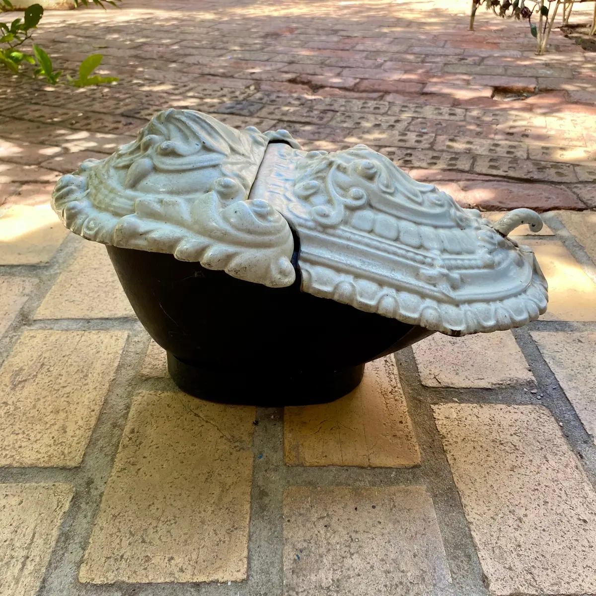 Antique Cast Iron Coal Scuttle 1