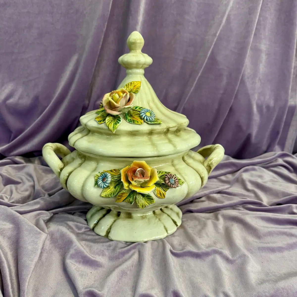 Capodimonte Porcelain Tureen With Applied Roses 1