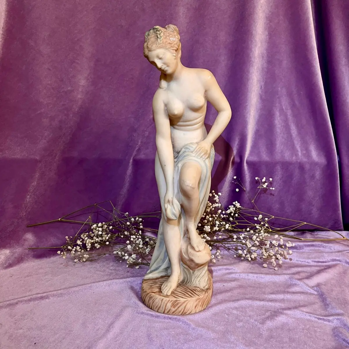 Classical Statue Of Venus At Her Bath 1