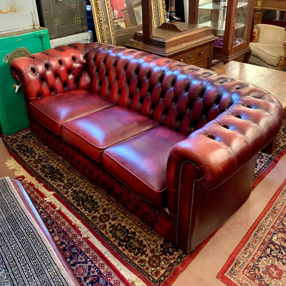 Large Bordeaux Tone Chesterfield 1