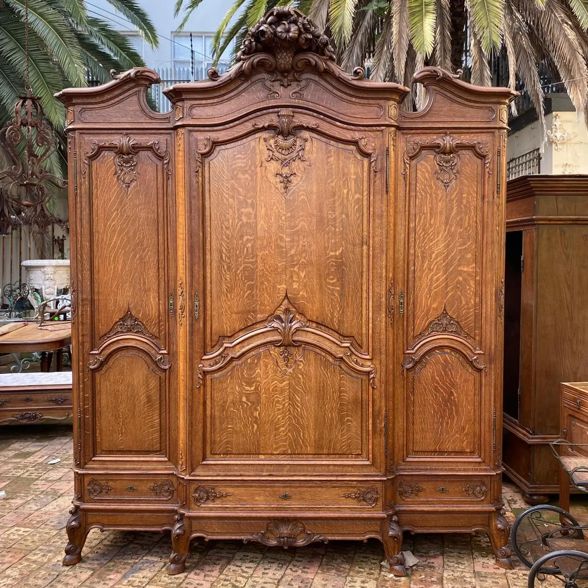 Very Large And Impressive Antique Oak Armoire 1