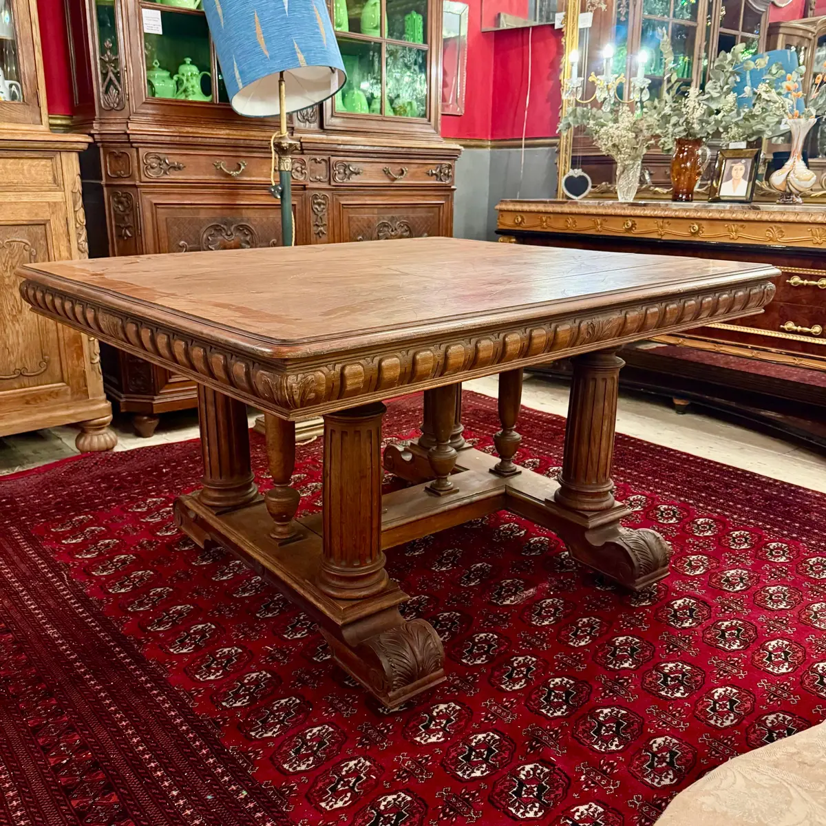 Substantial Antique Oak Dining Table With Turned And Fluted Base, Early 20Th Century 1