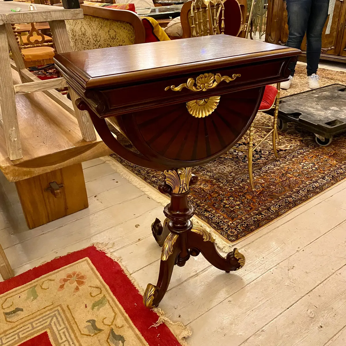 A Set Of Antique Mahogany Jewellery Display Pedestals 3