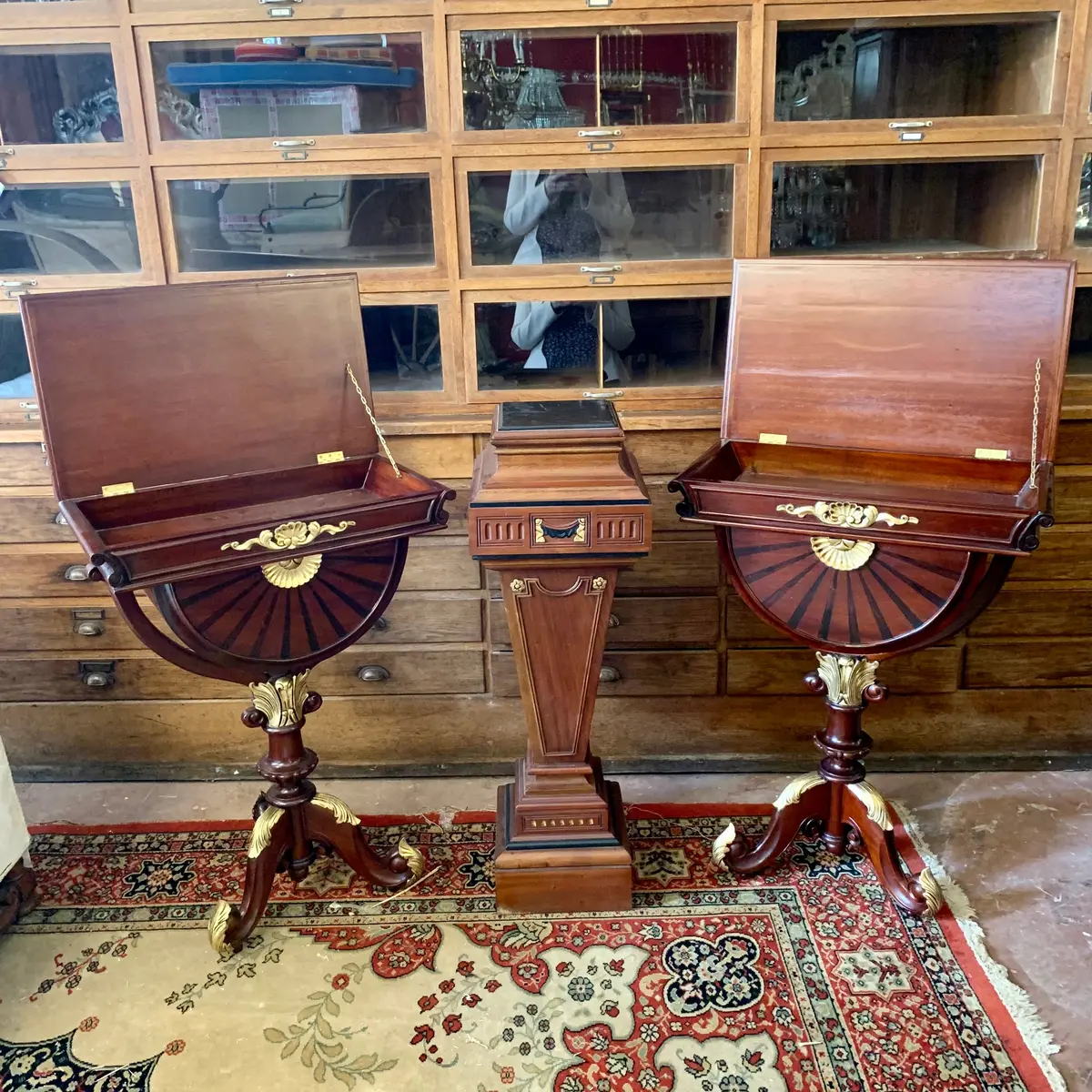 A Set Of Antique Mahogany Jewellery Display Pedestals 4