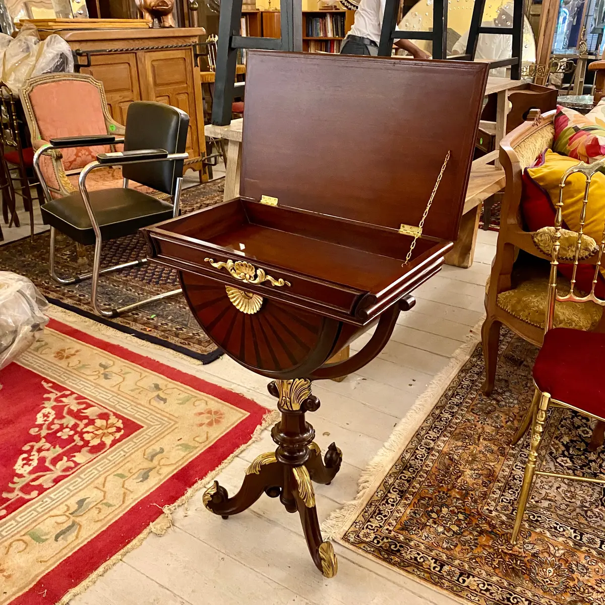 A Set Of Antique Mahogany Jewellery Display Pedestals 2