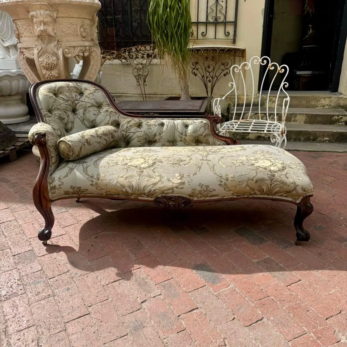 French Rococo Style Chaise Longue With Cherub Toile Upholstery 1