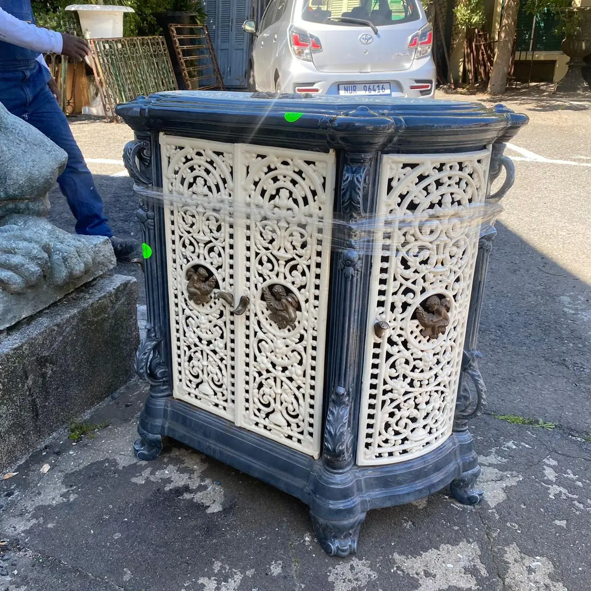Large Antique Cast Iron Stove 1