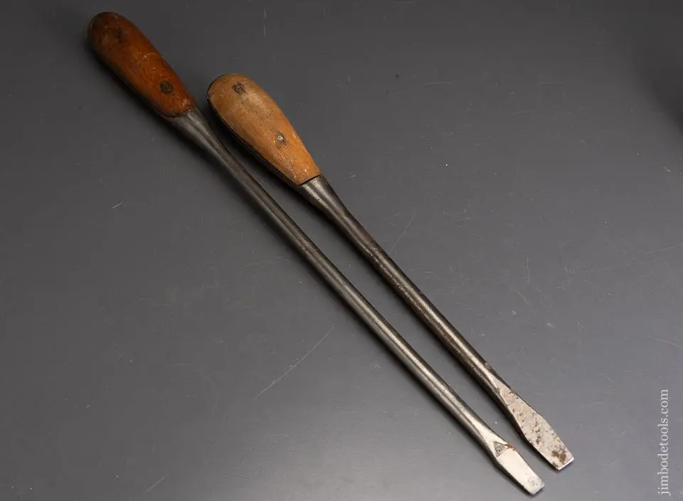 2 Perfect Handle Type Screwdrivers - 95658 1