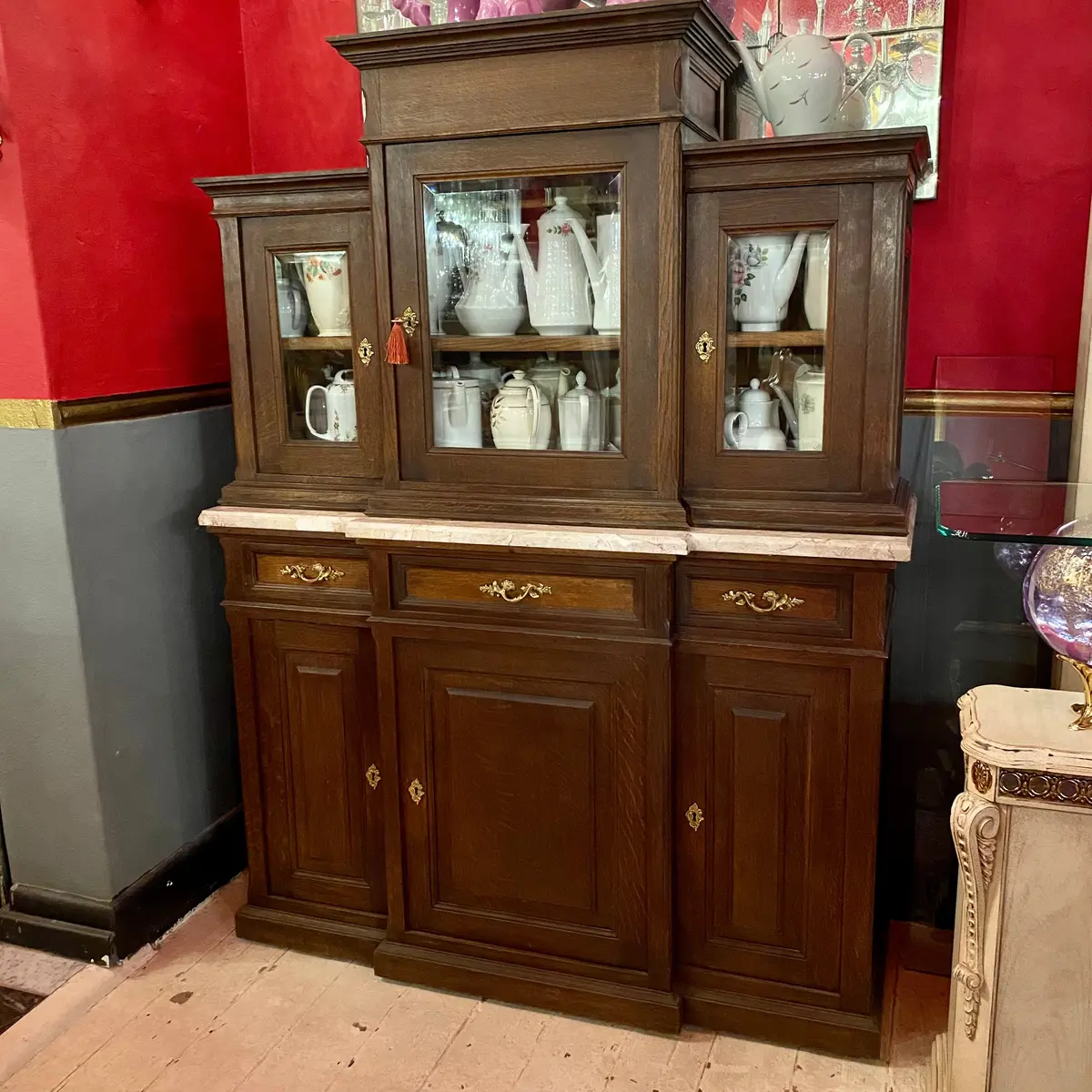 Beautiful Oak Display Cabinet 1