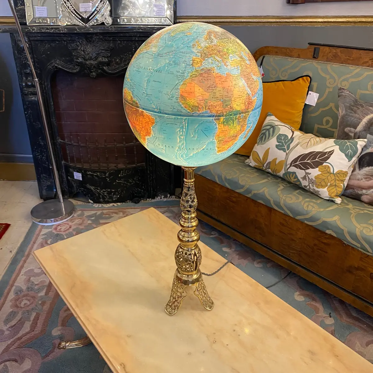 Cute N Quirky Globe Lamp - Sold 1