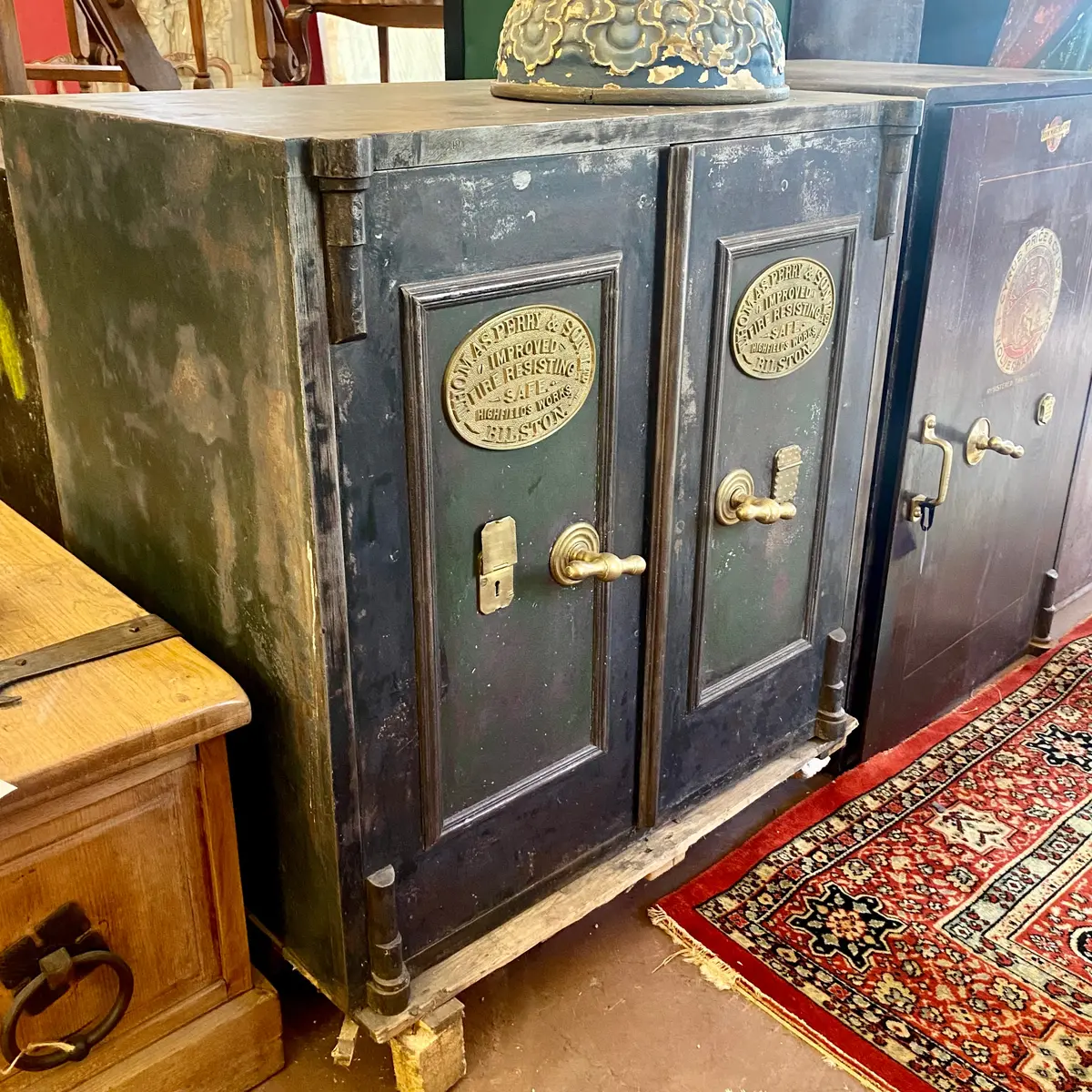 Very Rare And Special Double Door Safe By "Thomas Perry And Sons" - Sold 1