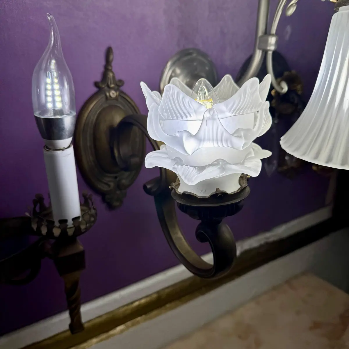 Single Antique Brass Victorian Wall Sconce 1