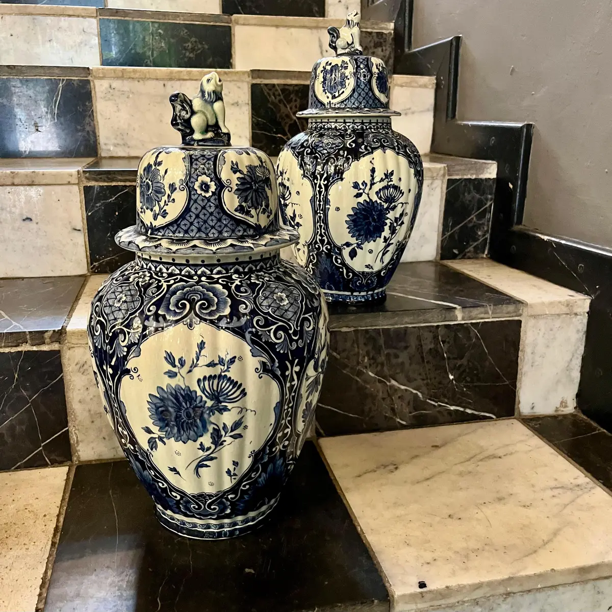 Near Pair Of Delft Blue & White Covered Vases, Royal Sphinx Maastricht, Holland, 20Th Century - Sold 1
