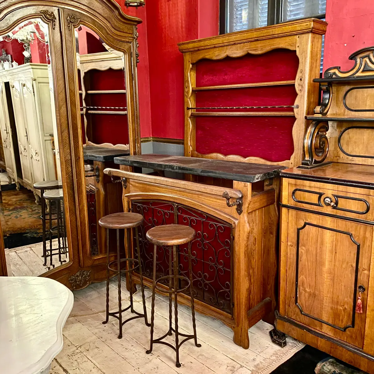 Antique Oak Bar With Stools 1