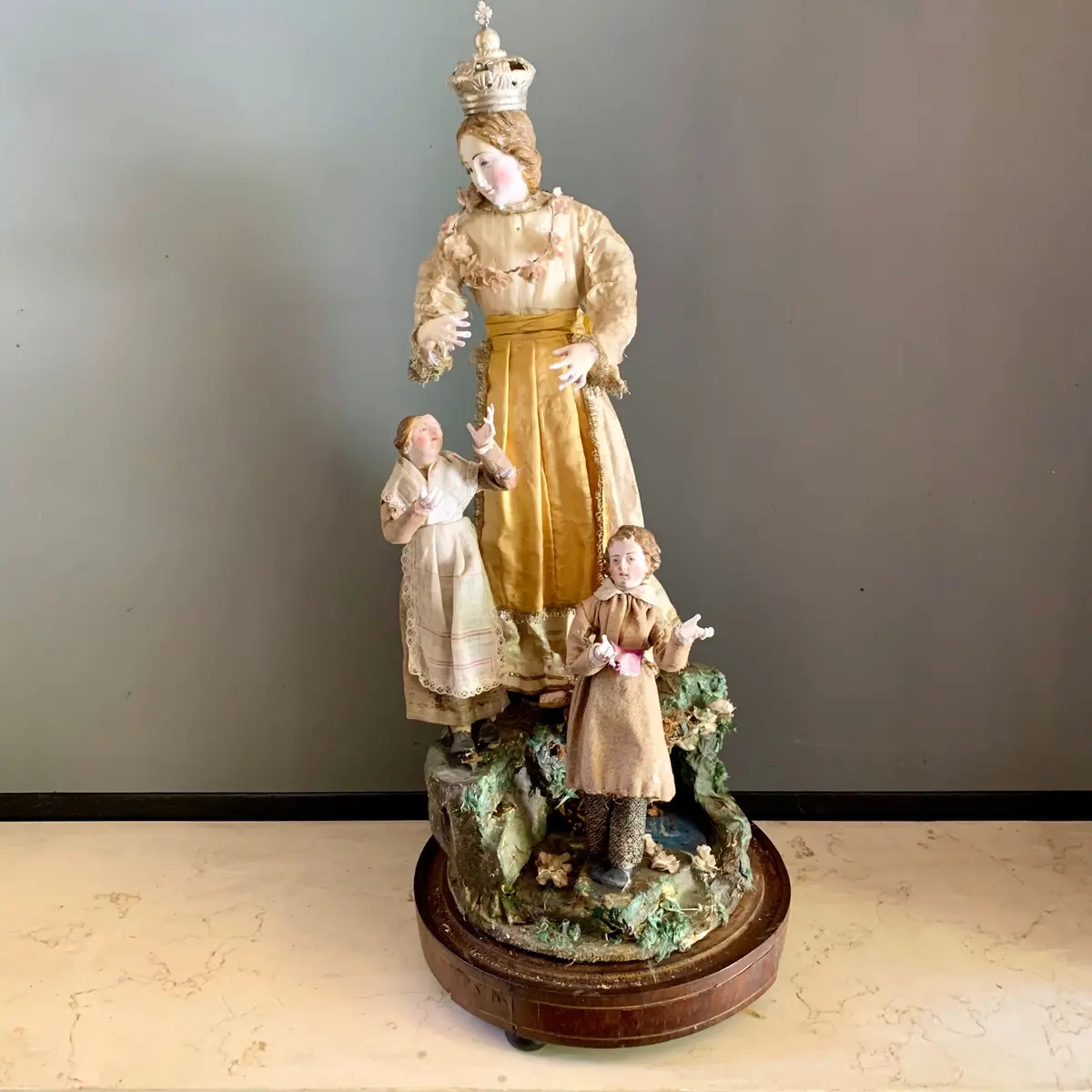 Vintage Diorama Of Queen Victoria And Children 1