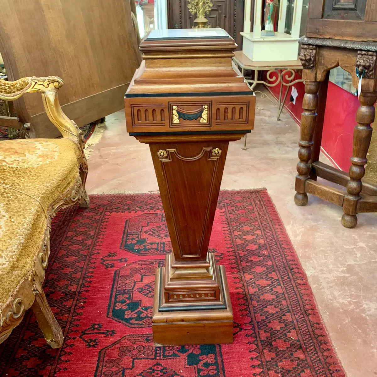 A Set Of Antique Mahogany Jewellery Display Pedestals 2