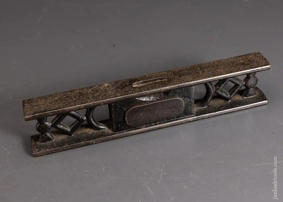 Rare And Fine 8 1/2 Inch Fitchburg Ornate Cast Iron Level - 95984 1