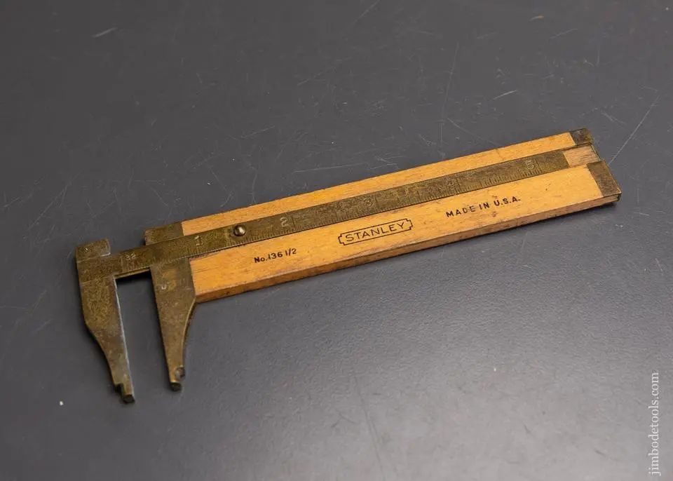 Fine Stanley No. 136 1/2 6 Inch Boxwood Caliper Rule - 96035 1